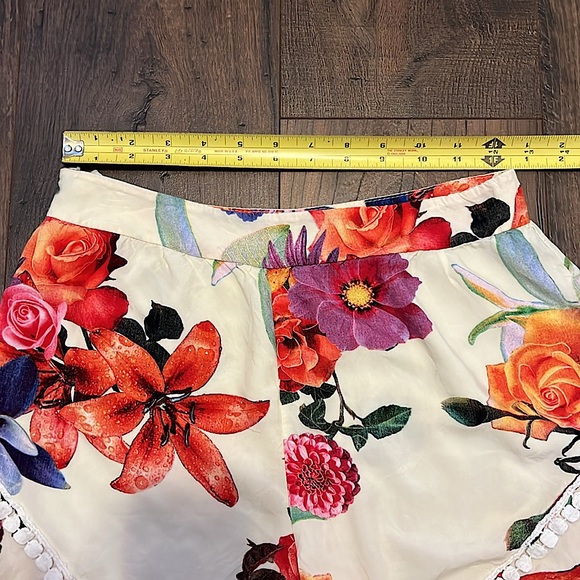 Sabo Skirt Floral Shorts - Picture 3 of 4